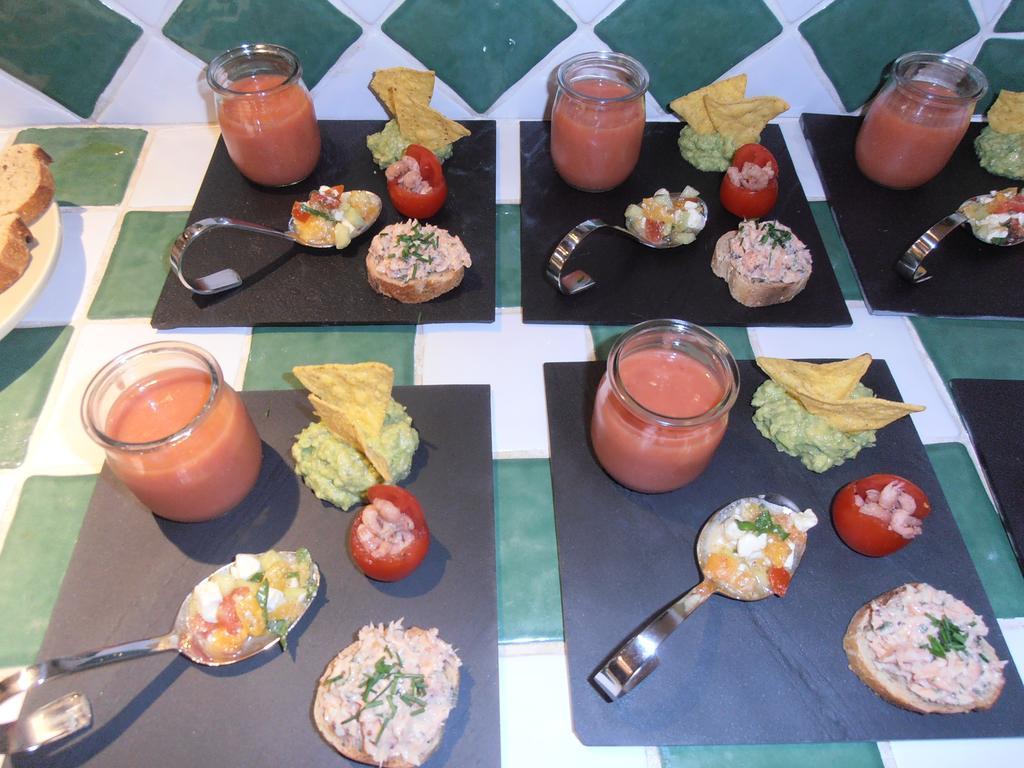 Le Seminaire Bed and Breakfast Roussas Buitenkant foto